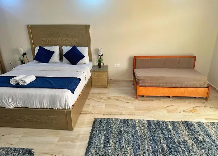 Moon Suites Szálloda Gurdaka