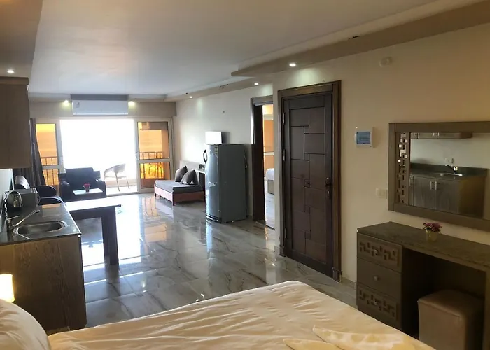 Moon Suites Szálloda Gurdaka